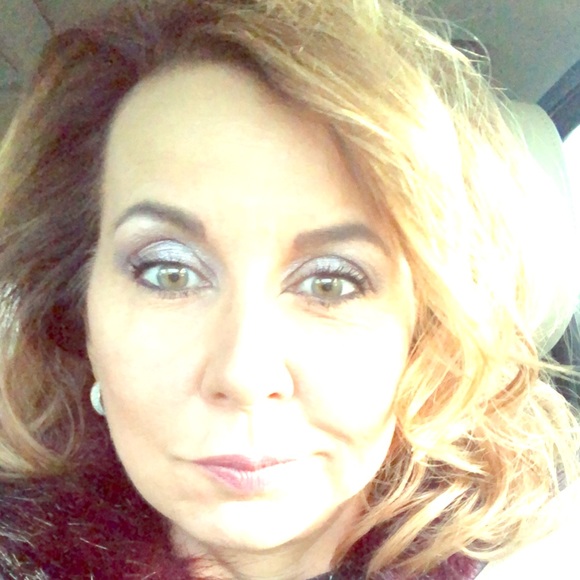 Meet your Posher, Anna - Picture 1 of 2